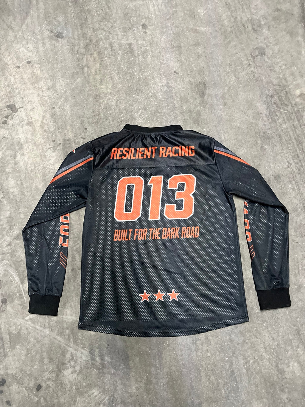 RESILIENT Racing 013 — espalda