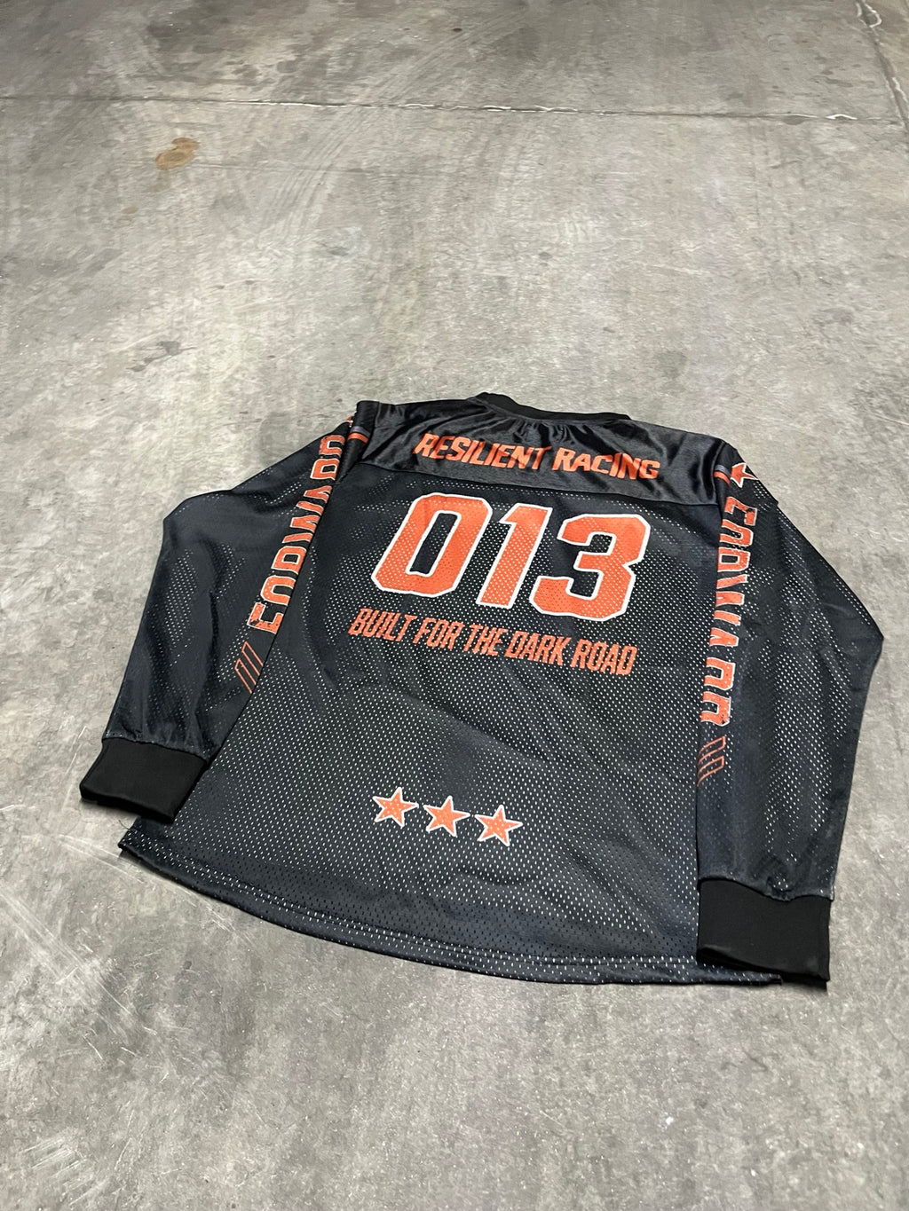 RESILIENT Racing 013 — vista posterior